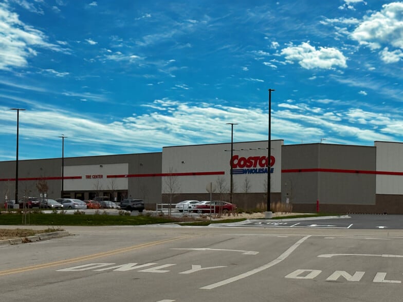 721 Crimson Ln, Yorkville, IL à vendre - Photo du bâtiment - Image 3 de 55