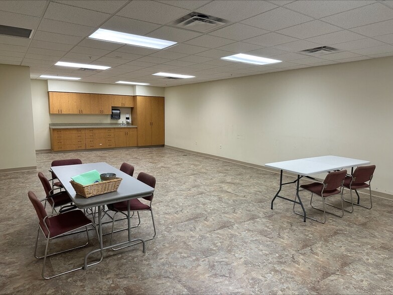 433 Mill St, Zumbrota, MN for lease - Interior Photo - Image 1 of 6