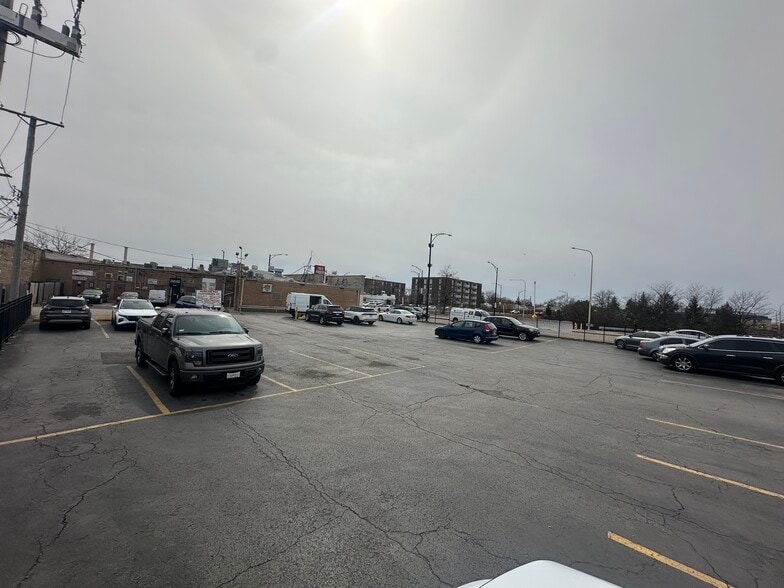 7150-7154 W Higgins Ave, Chicago, IL for lease - Building Photo - Image 3 of 3