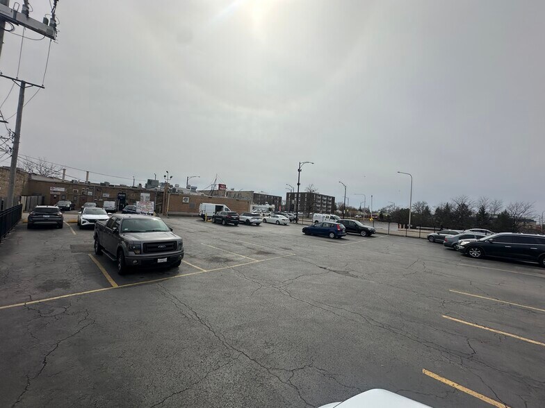 7150-7154 W Higgins Ave, Chicago, IL à louer - Photo du bâtiment - Image 3 de 3