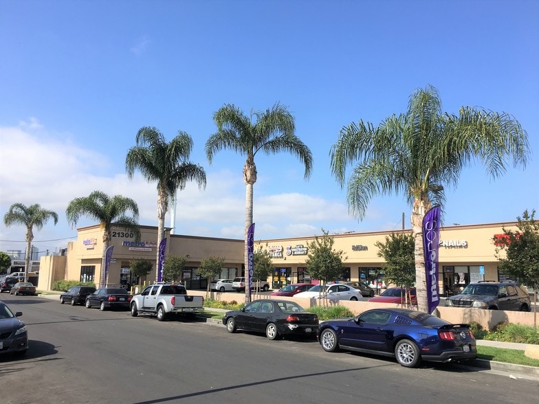 21300 Sherman Way, Canoga Park, CA for lease - Primary Photo - Image 1 of 4
