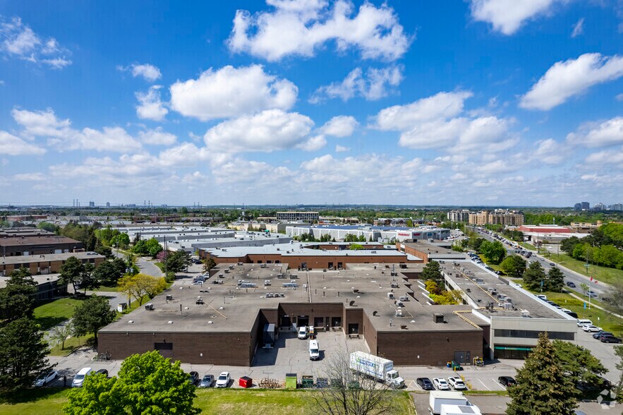 5000 Dufferin St, Toronto, ON à louer - Photo du bâtiment - Image 2 de 5