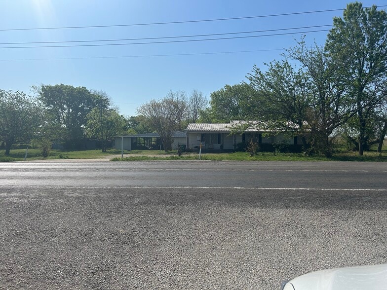 1651 FM 66, Waxahachie, TX à vendre - Photo du bâtiment - Image 3 de 4