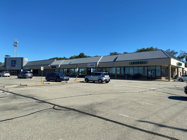 5239-5255 Brownsville Rd, Pittsburgh, PA for lease - Building Photo - Image 1 of 8