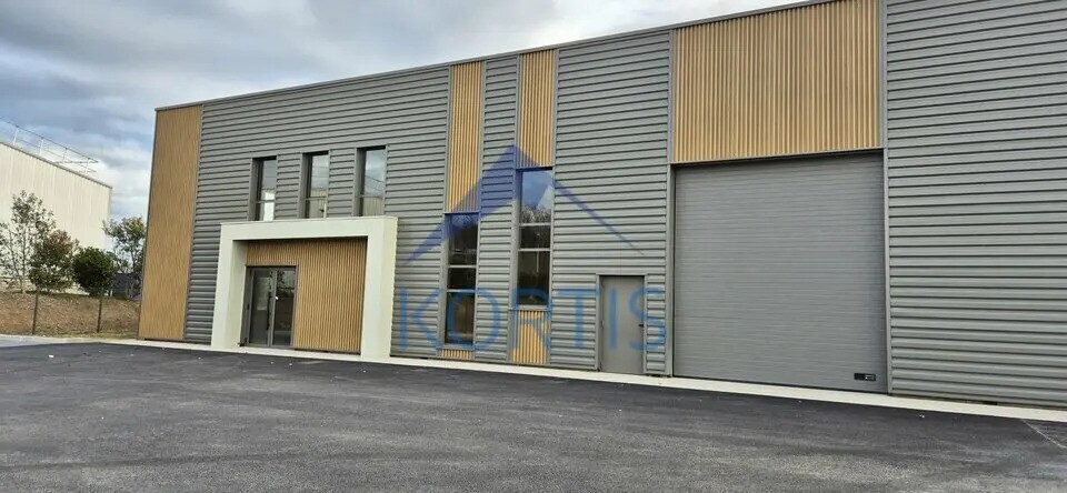Flex in Trévoux for lease Building Photo- Image 1 of 5