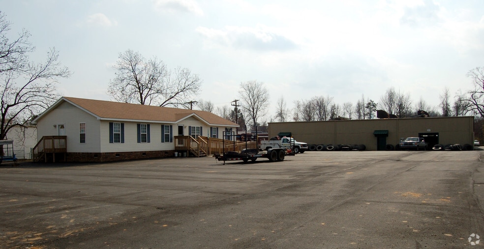 231 Atando Ave, Charlotte, NC for lease - Building Photo - Image 3 of 6