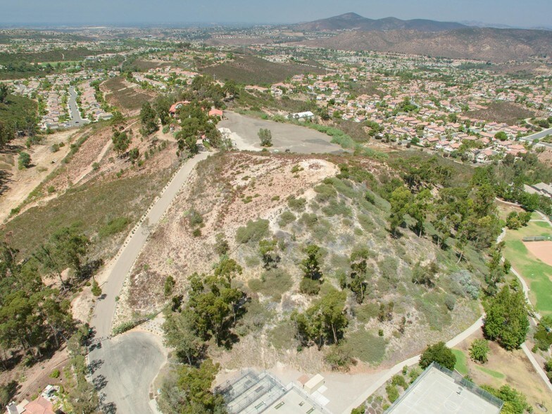 11495 Cypress Canyon Rd, San Diego, CA à vendre - Photo du bâtiment - Image 3 de 25