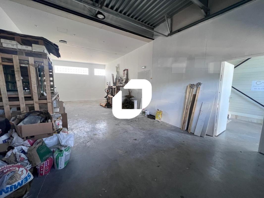 Flex in Courtry for lease Interior Photo- Image 1 of 8