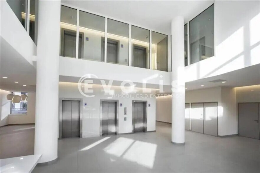 Office in Noisy-le-Grand for lease - Lobby - Image 1 of 10