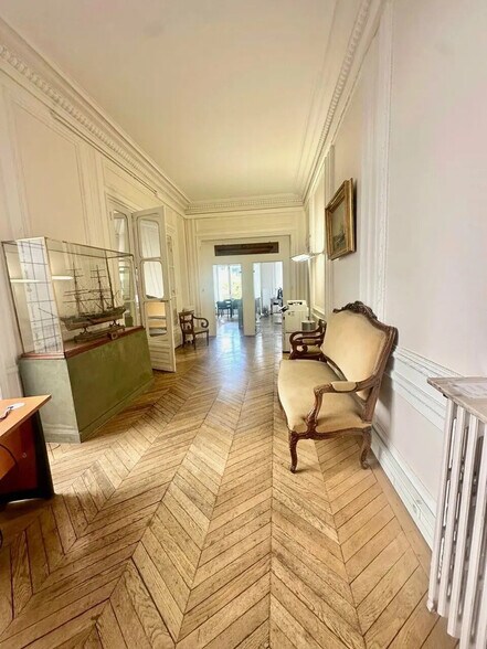 Bureau dans Paris à louer - Photo du bâtiment - Image 2 de 6