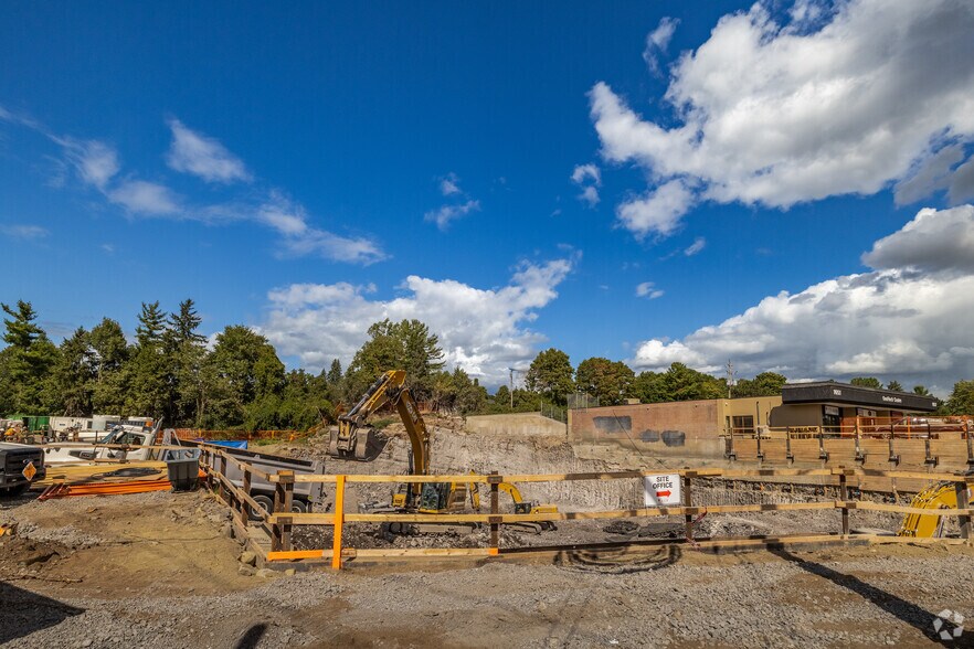 1649 Montreal Rd, Ottawa, ON à louer - Photo du bâtiment - Image 2 de 2