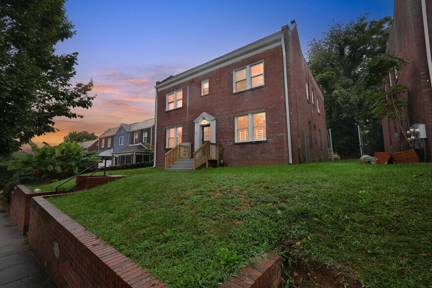 3919 R St SE, Washington, DC à vendre - Photo du bâtiment - Image 2 de 23