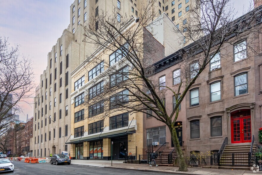 438 W 51st St, New York, NY à vendre - Photo du bâtiment - Image 2 de 9