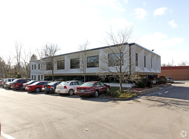 2395 S Huron Pky, Ann Arbor, MI à louer - Photo du bâtiment - Image 2 de 3