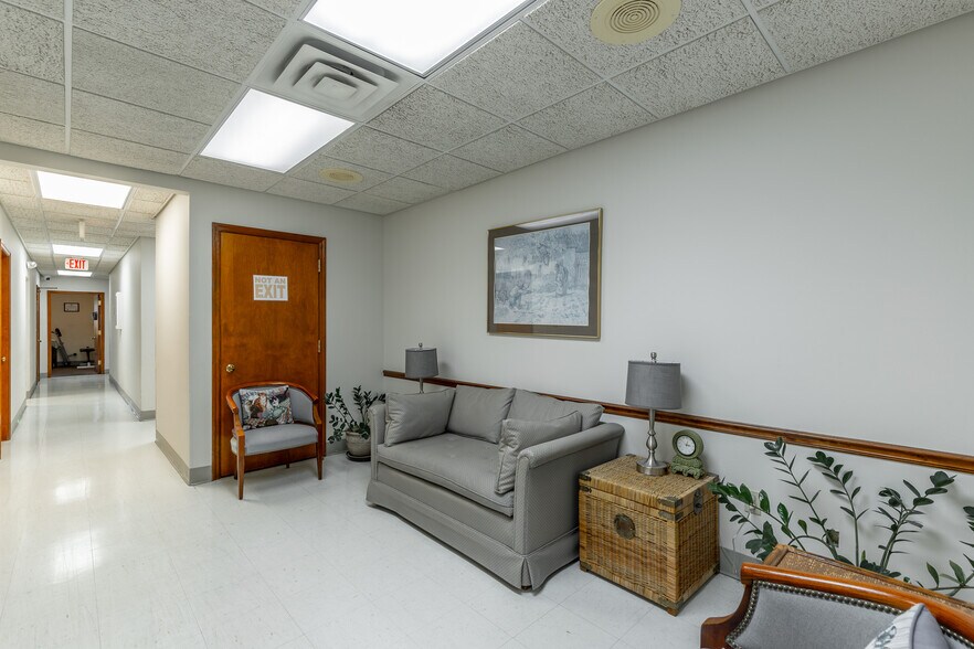 932 Spring Creek Rd, Chattanooga, TN à louer - Photo du bâtiment - Image 2 de 43