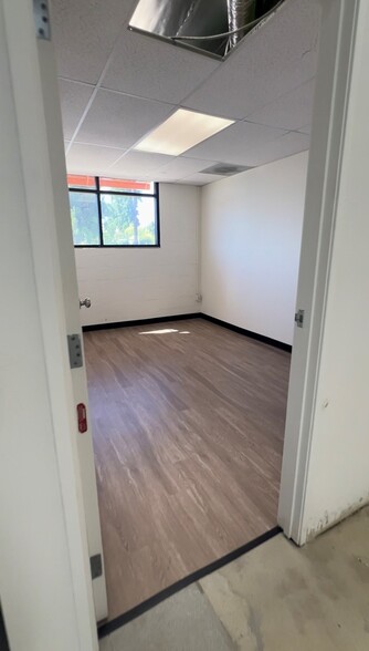 3625 W Pacific Ave, Burbank, CA for lease - Building Photo - Image 2 of 13