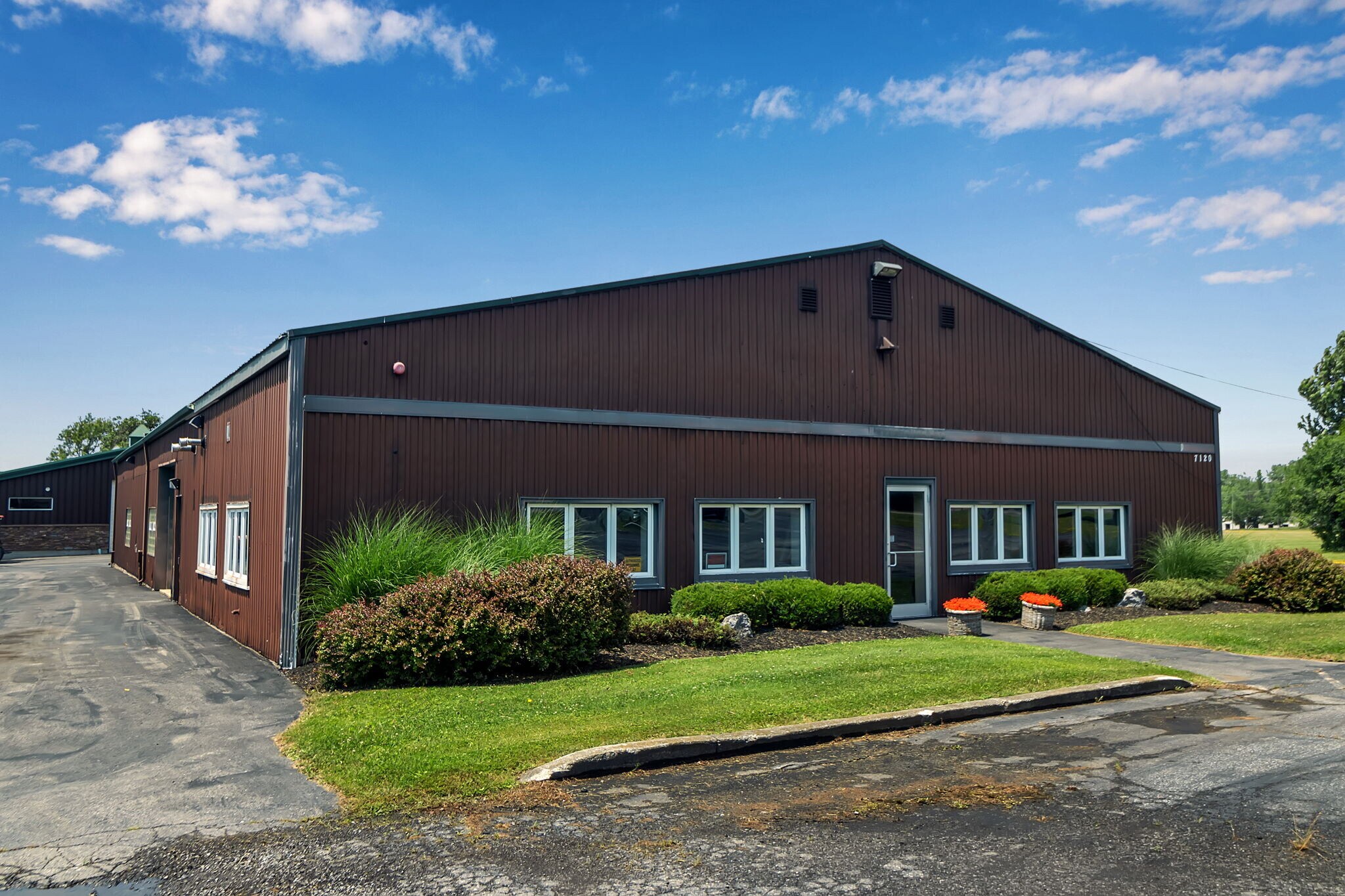 7120 Seneca St, Elma, NY à louer Photo principale- Image 1 de 43