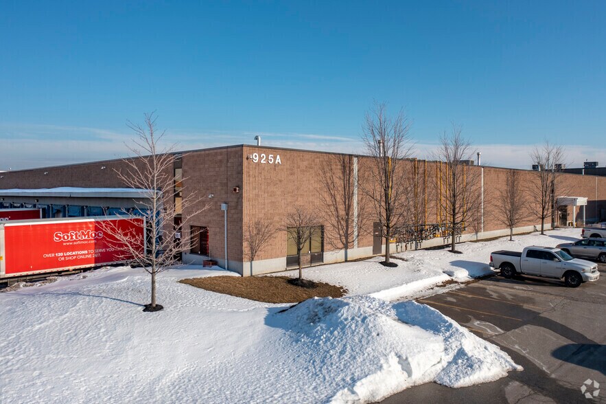 929-931 Brock Rd, Pickering, ON à louer - Photo du bâtiment - Image 2 de 5