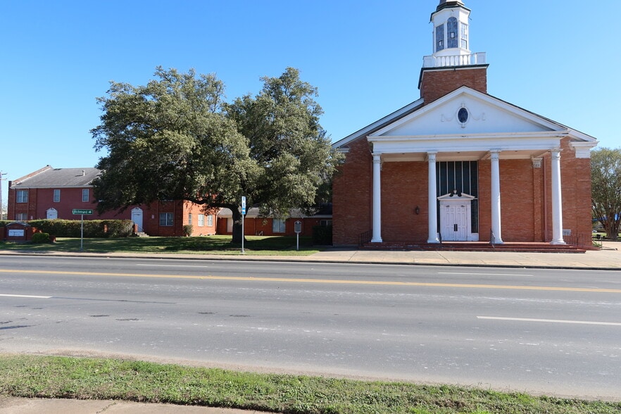 1117 1st St, Rosenberg, TX for sale - Building Photo - Image 1 of 17