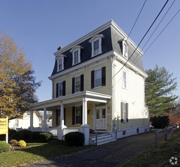 210 W Main St, Moorestown, NJ for lease - Building Photo - Image 1 of 2