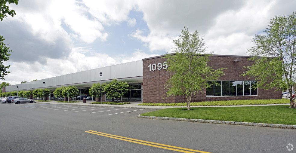 1095 Cranbury South River Rd, South Brunswick, NJ for lease - Primary Photo - Image 1 of 2