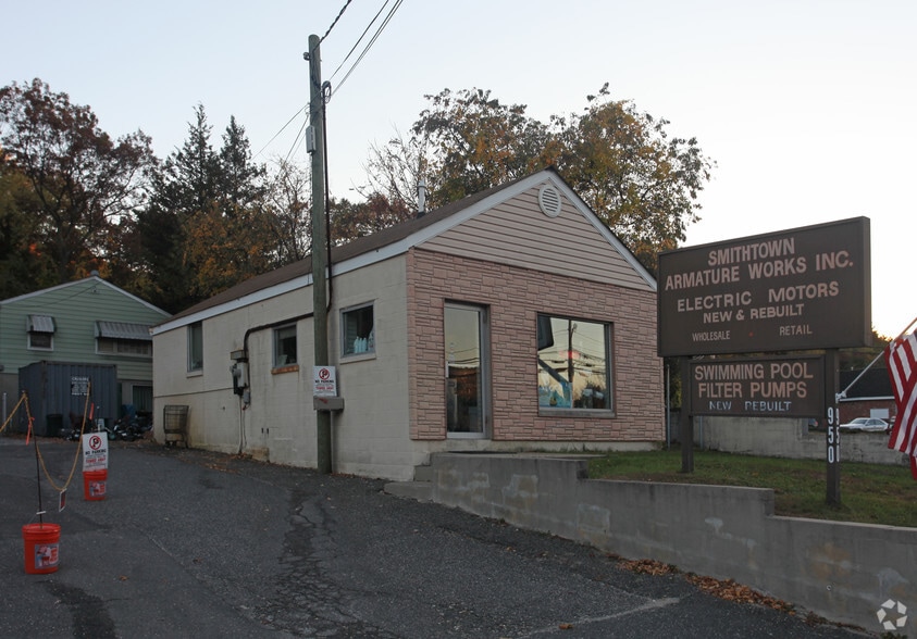 950 W Jericho Tpke, Smithtown, NY for sale - Building Photo - Image 2 of 9