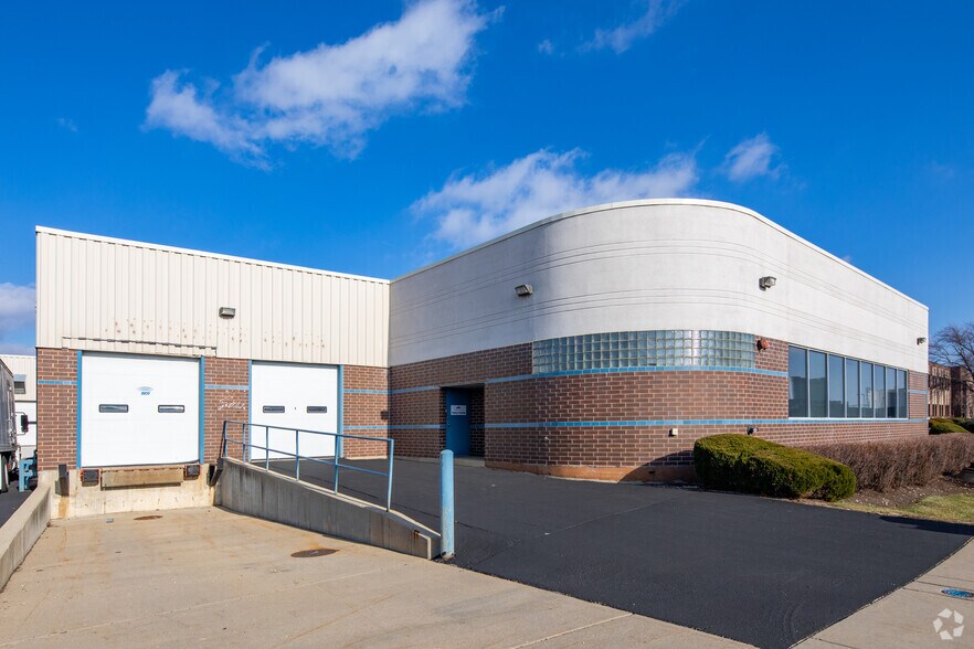 1450 Arthur Ave, Elk Grove Village, IL for lease - Building Photo - Image 3 of 4