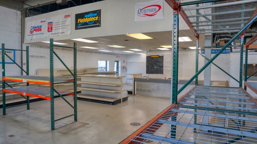 34 Bennington Ave, Freeport, NY à louer - Photo du bâtiment - Image 3 de 5