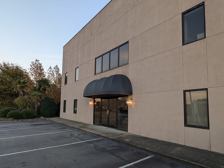 4065 Powhatan Rd, Clayton, NC à louer - Photo du bâtiment - Image 2 de 6
