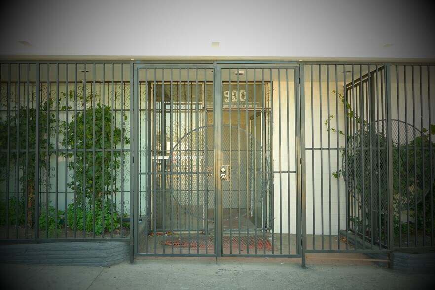 906 N Alvarado St, Los Angeles, CA à louer - Photo du bâtiment - Image 3 de 15
