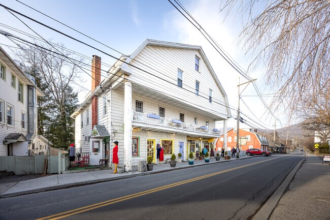 More details for 5-9 Rock City Rd, Woodstock, NY - Retail for Sale
