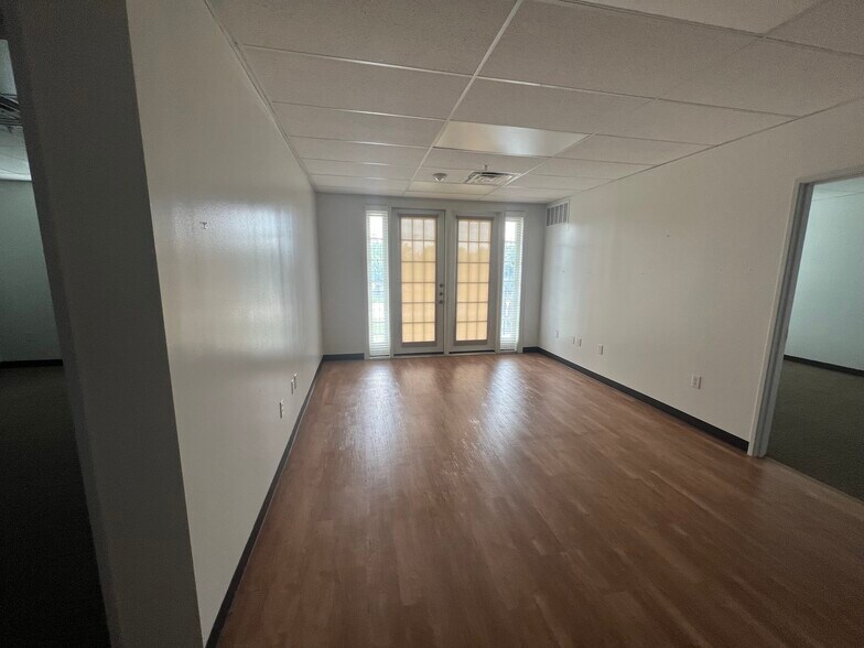 2570 Justin Rd, Lewisville, TX à louer - Photo du bâtiment - Image 3 de 14