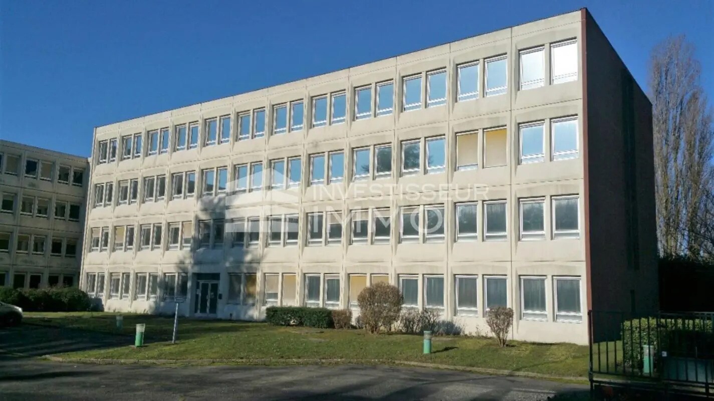 Office in Ris-Orangis for lease Building Photo- Image 1 of 4