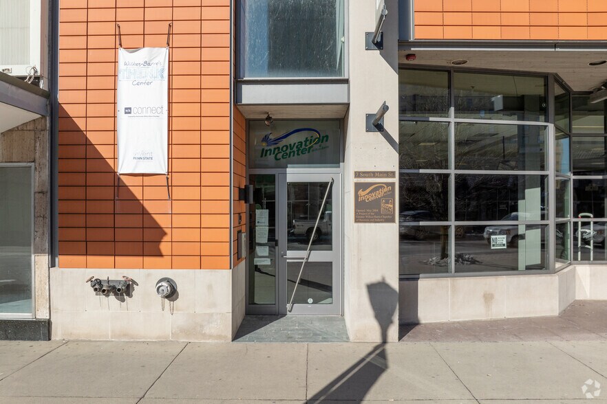 7 S Main St, Wilkes-Barre, PA à louer - Photo du bâtiment - Image 3 de 5
