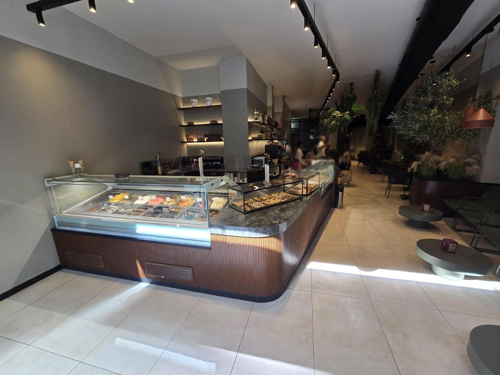 Retail in Barcelona, Barcelona for lease Interior Photo- Image 1 of 19