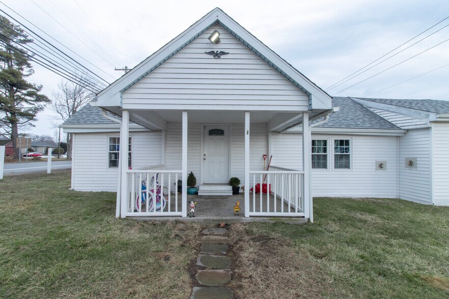 296 E Main St, Clinton, CT à vendre - Photo du bâtiment - Image 2 de 24