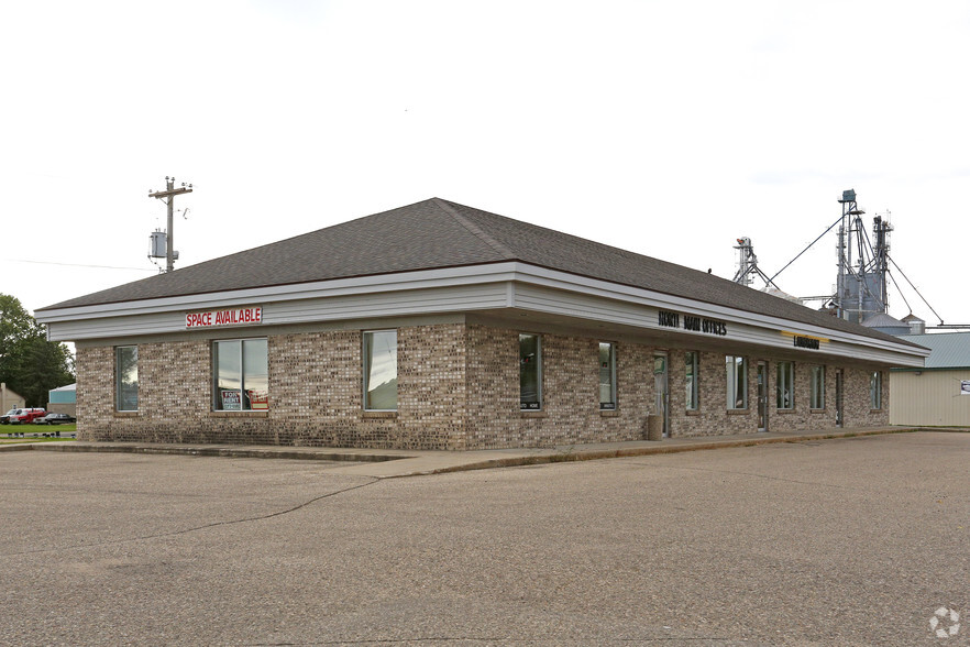 611 N Main St, Pine Island, MN for sale - Primary Photo - Image 1 of 1