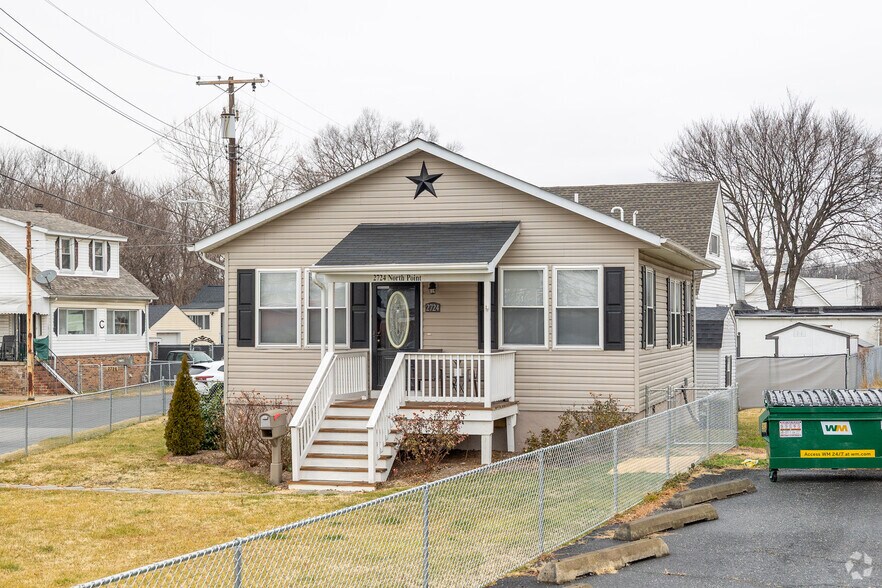 2724 North Point Ter, Dundalk, MD à vendre - Photo du bâtiment - Image 2 de 2