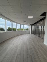 500 N Dixie Hwy, Hallandale Beach, FL à louer Photo intérieure- Image 1 de 2