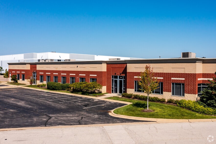 4222-4248 Meridian Pky, Aurora, IL à louer - Photo du bâtiment - Image 3 de 11