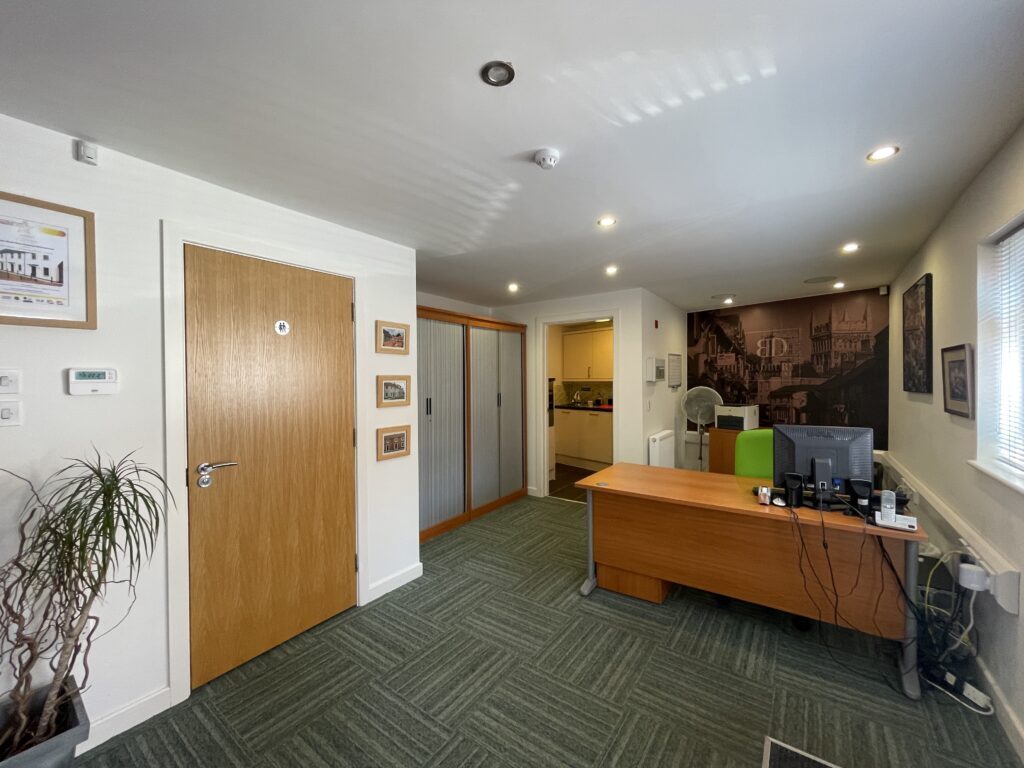 68B Grove Rd, Wimborne for lease Interior Photo- Image 1 of 9