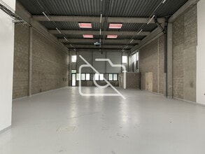 Office in Fresnes for lease Interior Photo- Image 2 of 7