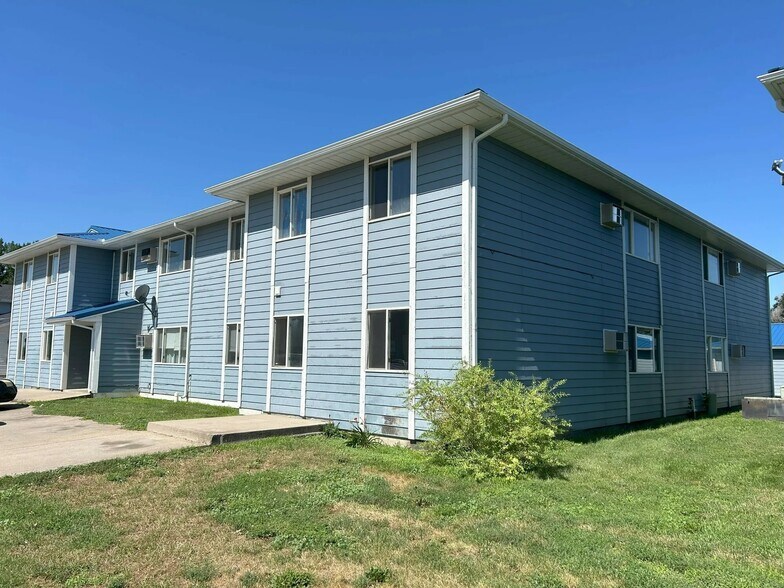411-415 S Henry St, Pierre, SD à vendre - Photo du bâtiment - Image 2 de 17