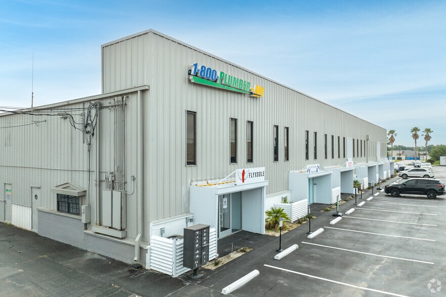 1331 E Broadway St, Pearland, TX for lease - Primary Photo - Image 2 of 11