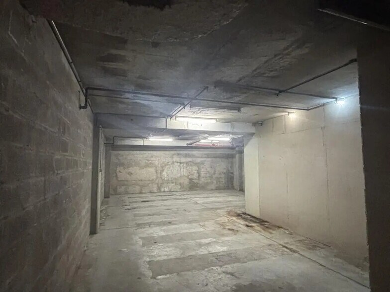 Industriel dans Paris à louer - Photo du bâtiment - Image 3 de 5