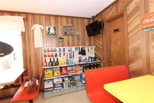 315 N Bridge St, Enterprise, KS à vendre - Photo du bâtiment - Image 3 de 19