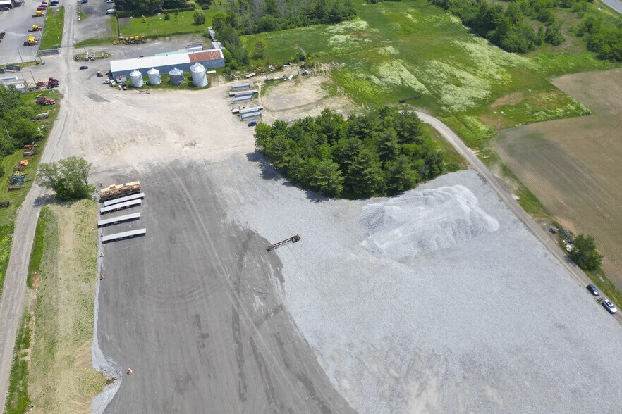 116 Boul Fortin, Saint-bernard-de-lacolle, QC à louer - Photo du bâtiment - Image 3 de 10