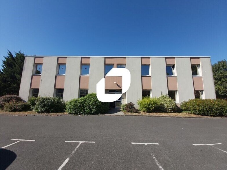 Office in Champlan for lease - Building Photo - Image 1 of 10