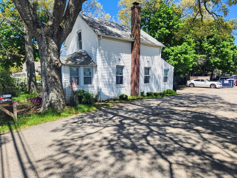 90 Old Quogue Rd, Riverhead, NY for sale - Building Photo - Image 2 of 10