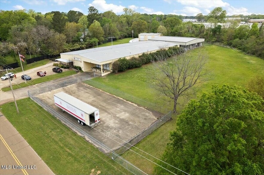 535 Ford Ave, Jackson, MS for lease - Building Photo - Image 2 of 27